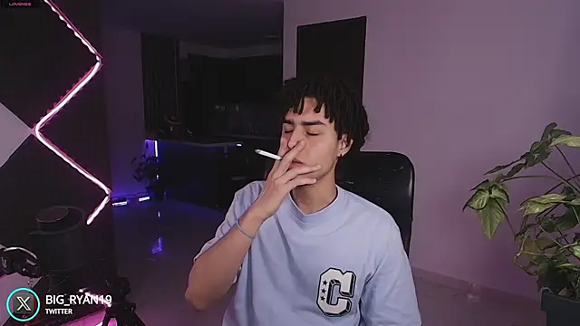 bigryann23 online show from November 16, 2:28 am