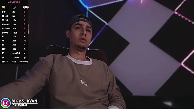 bigryann23 online show from February 13, 3:13 am